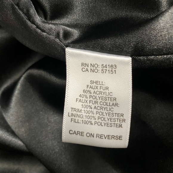 ‼️SOLD OFFLINE ‼️Andrew Marc Black Faux Fur Vest - Picture 10 of 11